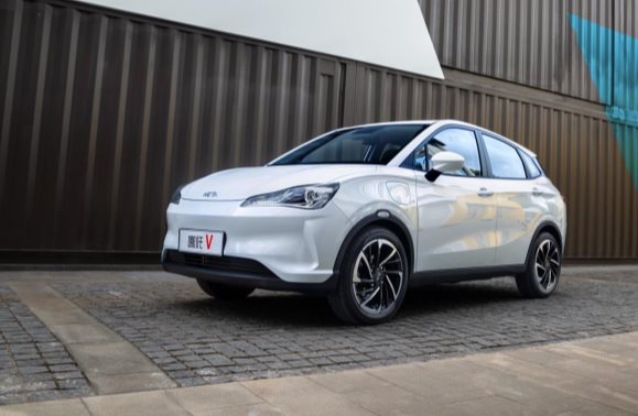 哪吒汽车官宣C轮融资收官 华鼎资本独家领投20亿元